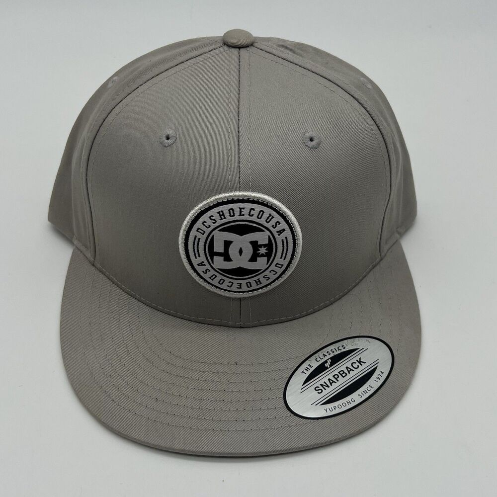 DC Shoes Co USA The Classics Yupoong Snapback Hat Cap Solid Gray Silver Flat